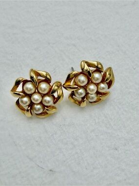 🐈‍⬛🐈‍⬛50%off Vintage Richelieu pierced Pearl earrings